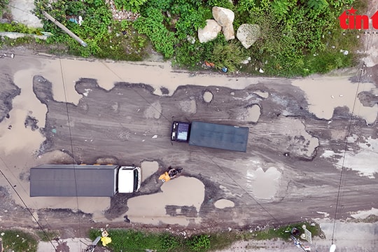 TP Hồ Chí Minh: Đường giao thông ở xã Bà Điểm xuống cấp, đầy ‘hố bom’