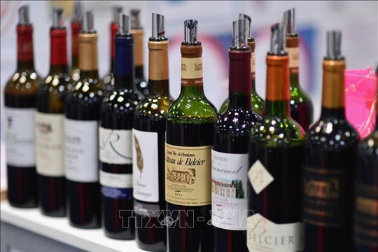 Ba Lan xem xét cấm bán rượu bia ban đêm để giảm tội phạm và rủi ro sức khỏe