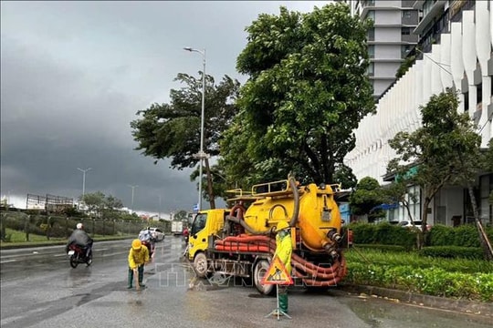 Bão số 10: Hà Nội nhiều điểm trên các tuyến phố bị ngập úng cục bộ