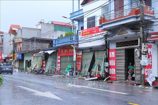 Bão và dông lốc khiến 13 người thương vong tại Ninh Bình