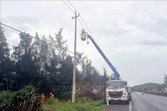 Bão số 10: Quảng Trị nỗ lực khắc phục sự cố lưới điện