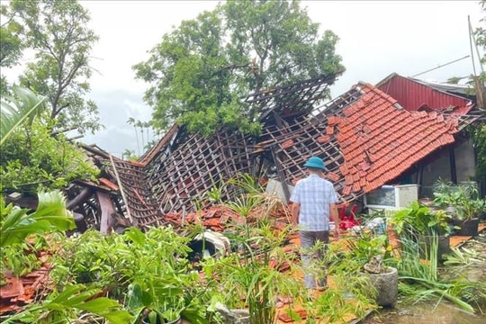 Bão số 10: Hải Phòng có 9 người bị thương và nhiều nhà tốc mái do dông lốc