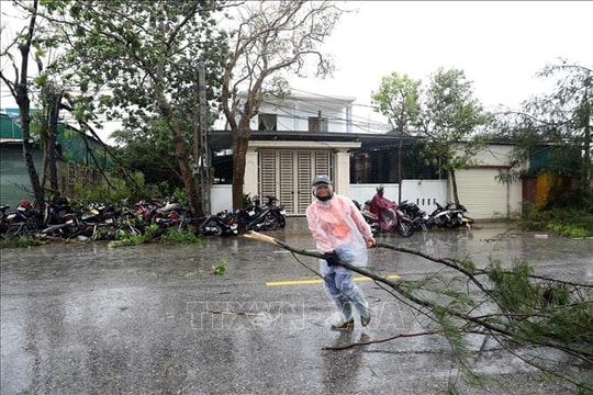Bão số 10: Nhiều trường học ở Nghệ An bị hư hỏng nặng, học sinh chưa thể đến trường
