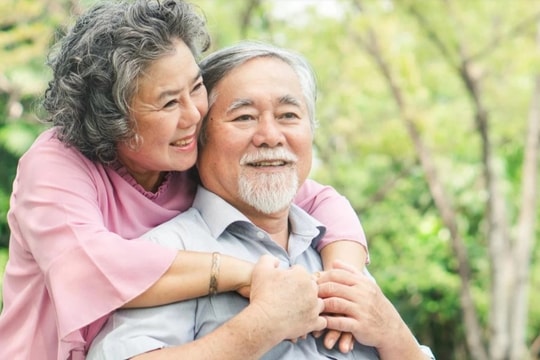 Mẹ 72 tuổi nhất quyết đòi lấy chồng, sự thật phía sau khiến tôi bối rối