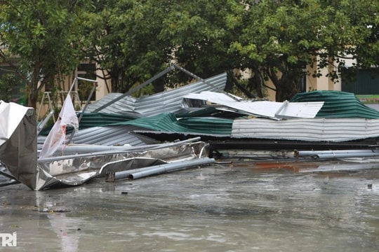 Chủ khách sạn ở Huế mở cửa miễn phí đón người dân, du khách tránh bão