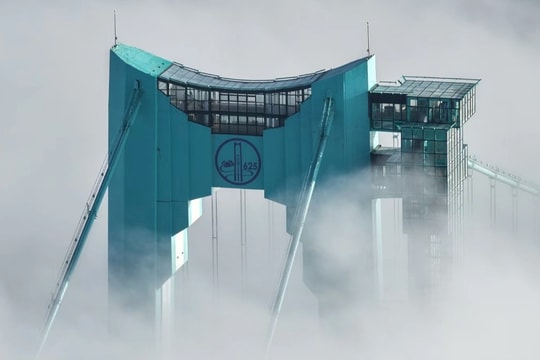 Quán cà phê ở cầu cao nhất thế giới: Vượt hẻm núi từ 2 tiếng xuống 2 phút