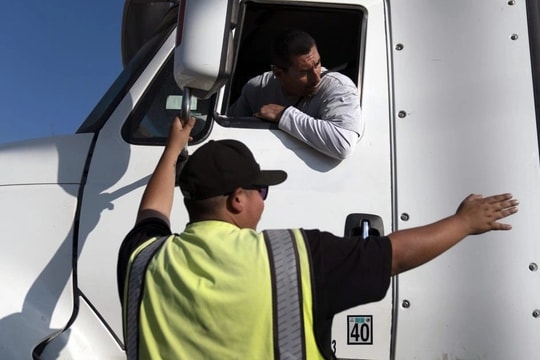 Chỉ sau một vụ tai nạn, Mỹ siết chặt việc cấp bằng lái cho lao động nhập cư