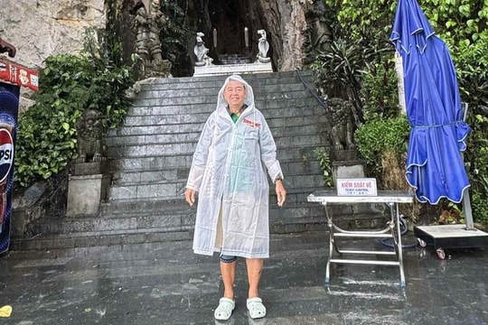 Chuyến du lịch bão táp của khách nước ngoài tại Việt Nam