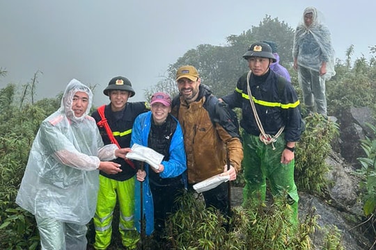 Cứu hai khách Đức đi lạc ở vườn Quốc gia Hoàng Liên gần 24 giờ