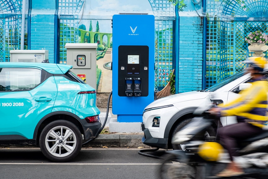 Công ty của ông Phạm Nhật Vượng đề xuất bỏ giá sạc cao điểm cho xe điện
