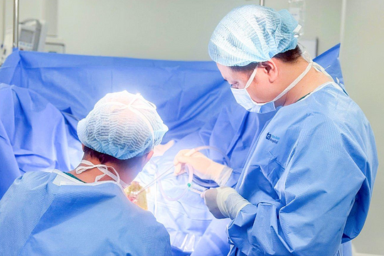 Hoại tử búi trĩ sau đắp thuốc không rõ nguồn gốc