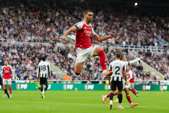 Neville: 'Arsenal có đội hình mạnh nhất Ngoại hạng Anh'