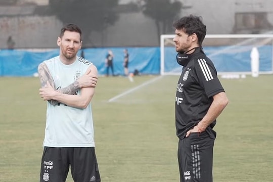 Pablo Aimar: 'Phim lúc hay lúc dở, nhưng xem Messi luôn sướng'