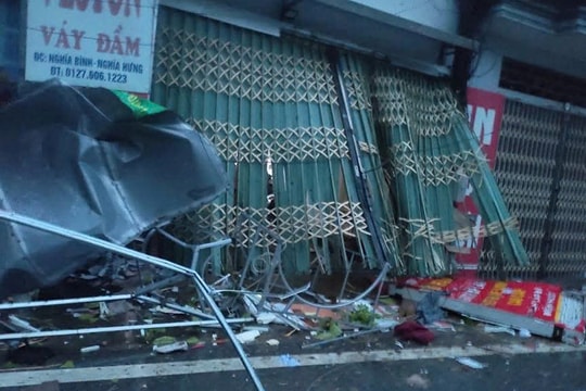 Giông lốc khiến 6 người ở Ninh Bình tử vong