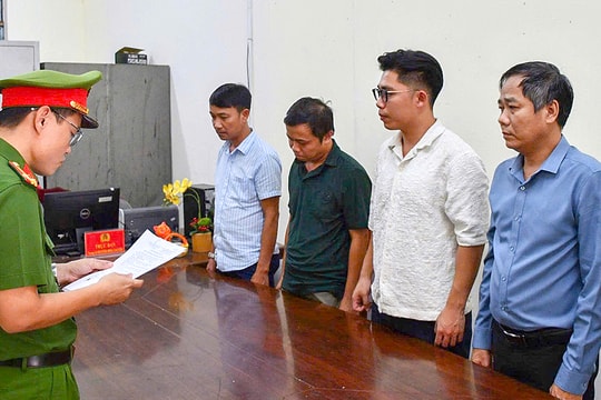 Bốn người bị khởi tố vì đẩy giá đấu giá quyền khai thác cát lên 1.534%