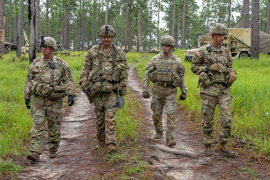 Lầu Năm Góc triển khai 200 lính vệ binh, bang Mỹ khởi kiện