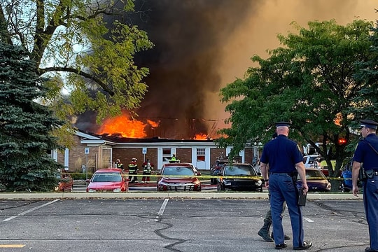 Nghi phạm xả súng, đốt nhà thờ Mỹ là cựu lính thủy đánh bộ