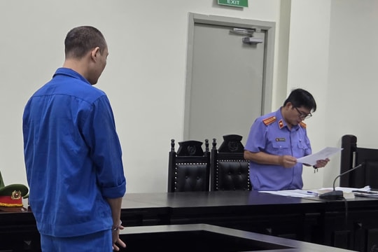 Đâm vợ 11 nhát khi thấy tin nhắn tình cảm với người khác