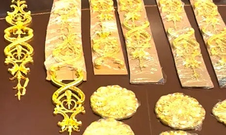 Ông Trump khoe đồ trang trí bằng vàng ở Nhà Trắng