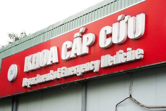 Bé gái 14 tuổi nguy kịch do uống rượu không rõ nguồn gốc