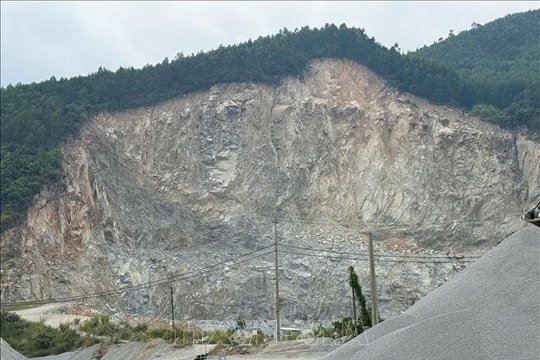 Quảng Ngãi: Vì sao mỏ đá Vạn Lý dừng hoạt động?