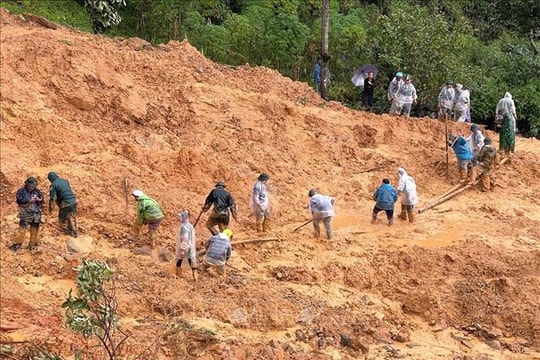 Chưa tìm thấy 4 người mất tích trong vụ sạt lở nghiêm trọng ở Lũng Cú (Tuyên Quang)