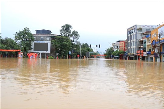 Cấm người và phương tiện qua cầu Yên Bái để đảm bảo an toàn