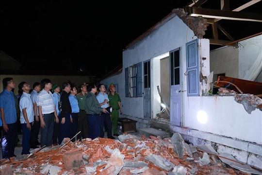 Thủ tướng Phạm Minh Chính kiểm tra thực tế, chỉ đạo khắc phục hậu quả bão số 10 tại Ninh Bình