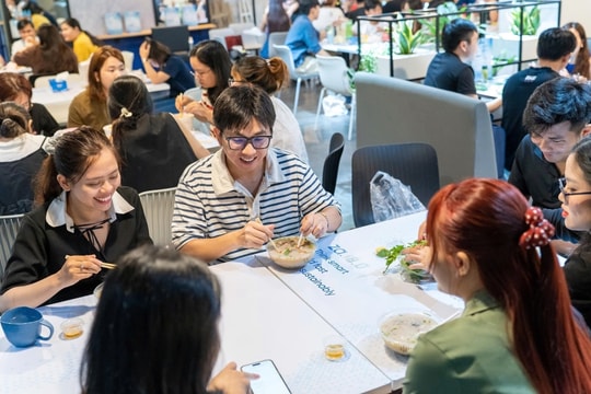 Bài toán tối ưu chi phí khi đặt đồ ăn của người trẻ