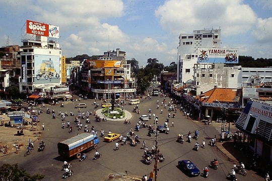 Đường phố, nhịp sống Việt Nam 30 năm trước