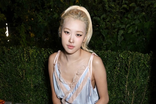 Rosé và dàn sao mặc mốt đồ ngủ đi xem thời trang