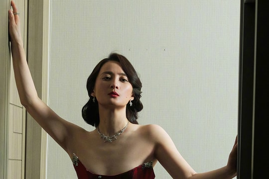 Gu thời trang tối giản của mỹ nhân 'Anh hùng xạ điêu'