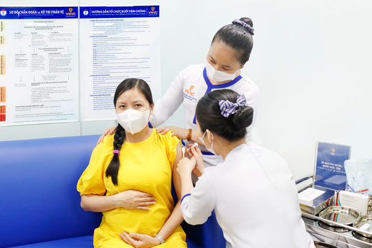 6 câu hỏi về vaccine hợp bào hô hấp RSV