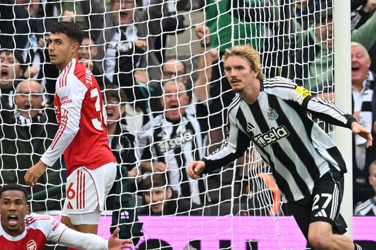 Newcastle bị chê ngu ngốc vì vung tiền mua 'Messi cao 2 m'