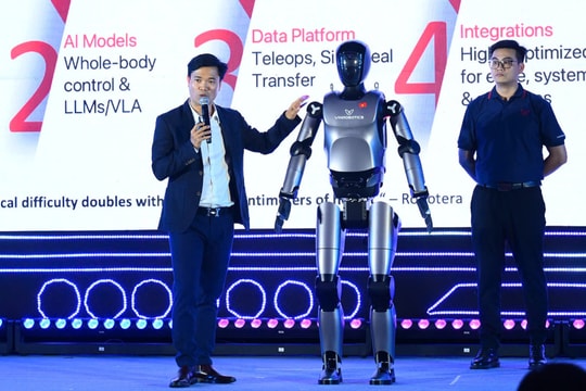 Robot hình người giao lưu tại AI4VN 2025