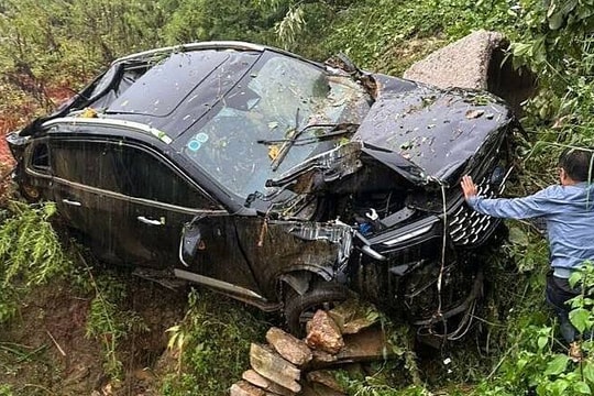 Dấu hiệu nhận biết sạt lở đất khi lái xe đường đèo núi