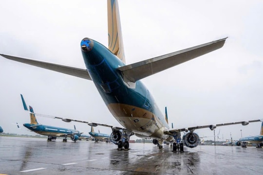 Hàng loạt máy bay phải chờ, chuyển hướng do mưa lớn ở Hà Nội