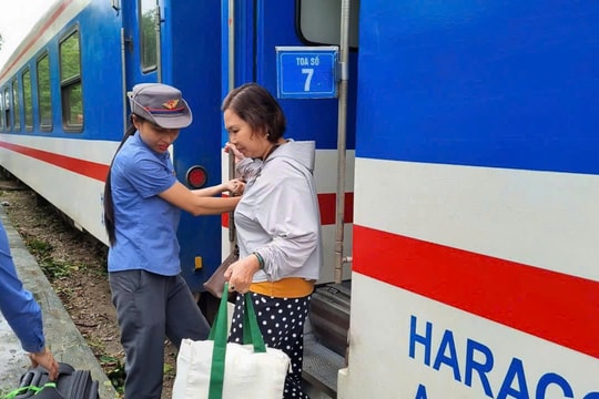 Dừng khai thác nhiều đoàn tàu để tránh lũ