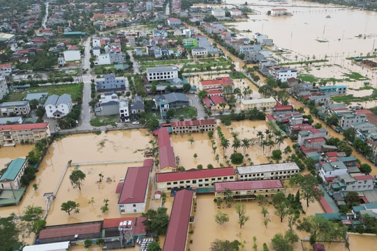 Hơn 4.000 ngôi nhà ở Thanh Hóa chìm trong biển nước