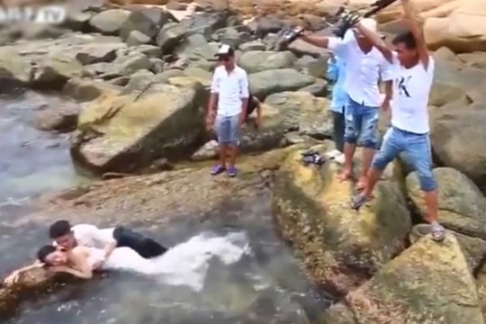 Sao phải tốn chục triệu đồng chụp mấy bộ ảnh cưới 'na ná nhau'?