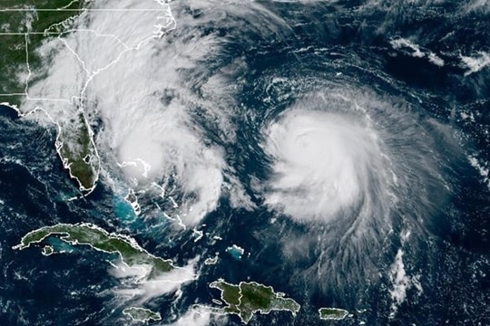 Hiệu ứng bão chồng bão hiếm gặp ngoài khơi Mỹ