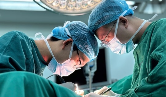 Từ khối u nhỏ ở ngón tay bất ngờ phát hiện bệnh hiếm gặp