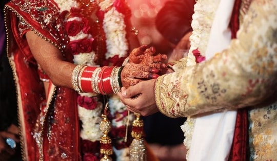 Cô dâu ôm vàng, tiền mặt bỏ trốn ngay sau đám cưới