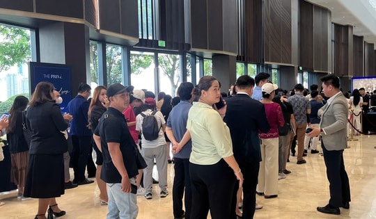 Phía sau những màn giành quyền mua căn hộ