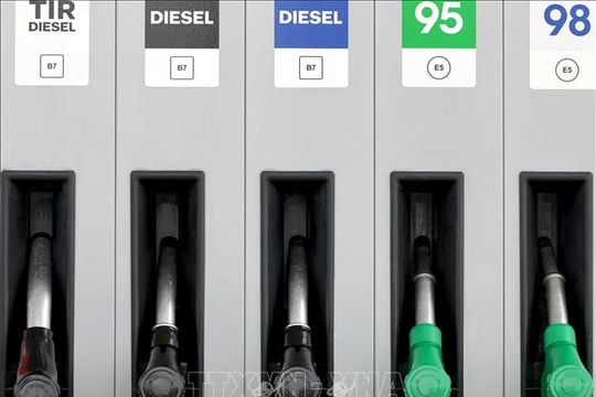 Giá dầu thế giới tiếp tục giảm do đồn đoán OPEC+ sắp tăng sản lượng