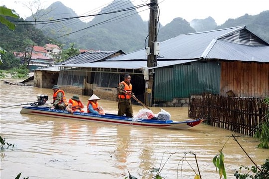 BÌNH LUẬN: Bão chồng bão và bài học ứng phó từ sớm, từ xa