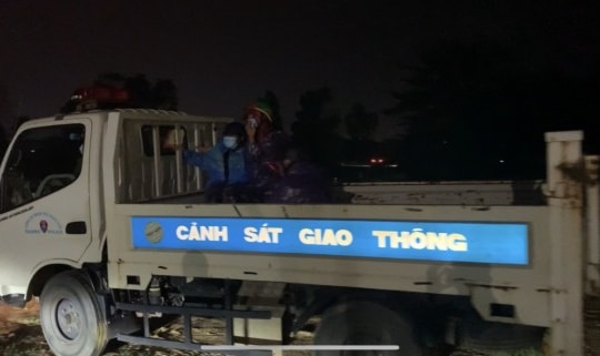 Kịp thời đưa người bị rắn cắn đi cấp cứu trong đêm