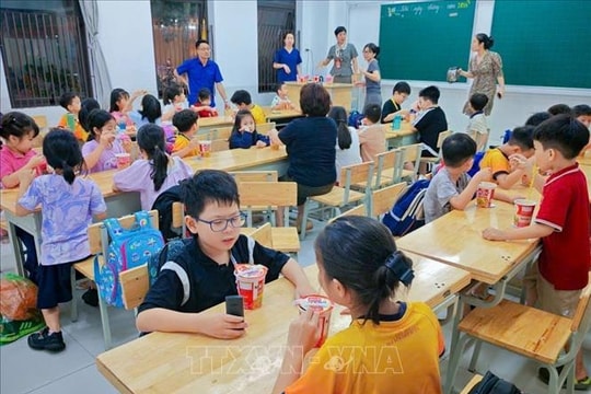 Mưa ngập sau bão số 10: Trường học linh hoạt học tập, đảm bảo an toàn cho học sinh