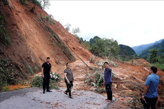 Ảnh hưởng bão số 10: Sạt lở tuyến đường 433 khiến nhiều xã vùng cao Phú Thọ bị cô lập