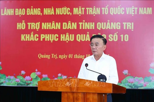 Thường trực Ban Bí thư Trần Cẩm Tú trao hỗ trợ tỉnh Quảng Trị khắc phục hậu quả bão số 10